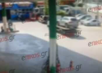 Τρύπησαν το λάστιχο του αυτοκινήτου του, τον ακολούθησαν και άρπαξαν 30.000 ευρώ μέσα από το ΙΧ – Βίντεο ντοκουμέντα