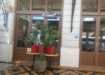 Λουκέτο 10 ημερών σε πιτσαρία γιατί αφαιρέθηκε το αυτοκόλλητο «κλειστό λόγω φοροδιαφυγής»