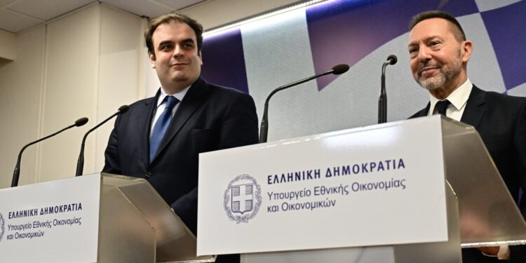 Συνάντηση Στουρνάρα – Πιερρακάκη: «Μετωπική» με το επενδυτικό κενό