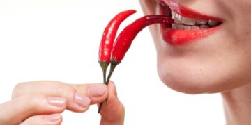 Ανακαλύφθηκαν οι φυσικές ουσίες που θα μας επιτρέψουν να τρώμε άφοβα καυτερά φαγητά