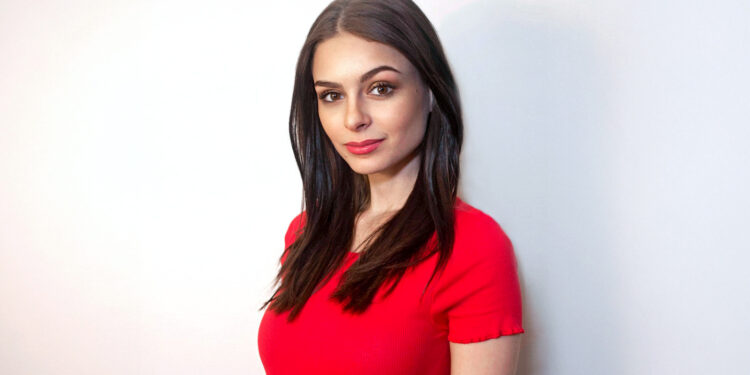 Ελίζαμπεθ Πίπκο: Ποια είναι η νέα σχολιάστρια του δελτίου ειδήσεων του ANT1