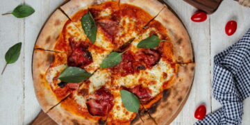 Συνταγή για σπιτική πίτσα μαργαρίτα