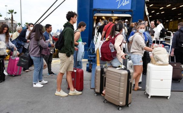 Μείωση του ΦΠΑ στα εισιτήρια επιβατών και οχημάτων προτείνει ο πρόεδρος των ακτοπλόων