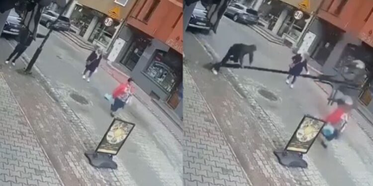 Βίντεο: Κολώνα υποχώρησε όταν ένας περαστικός την ακούμπησε