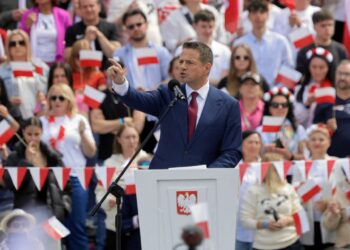 Ο υποψήφιος του κυβερνώντος κόμματος προηγείται σε δημοσκόπηση λίγο πριν από τις εκλογές της Κυριακής