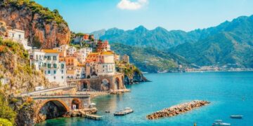 Οι πιο δημοφιλείς γαμήλιοι προορισμοί για το 2025 –Ποιο μικρό νησί της Ελλάδας ξεχωρίζει