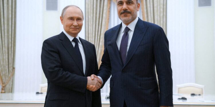 Συνάντηση Πούτιν με Φιντάν στη Μόσχα