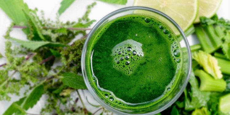 Το πράσινο smoothie που μοσχοβολά χωριό με ένα απροσδόκητο υλικό