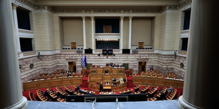 Τροποποιούνται οι διατάξεις για τους περιορισμούς συμμετοχής σε εταιρείες με έδρα την αλλοδαπή για συζύγους πολιτικών και συγγενείς α’ βαθμού