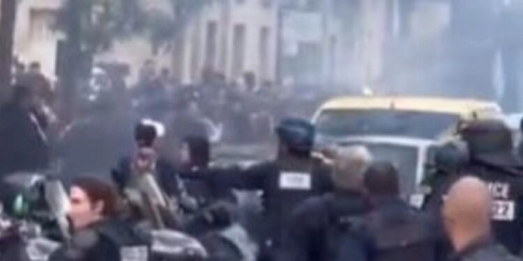 Παρί Σεν Ζερμέν – Άρσεναλ: Συμπλοκές μεταξύ οπαδών και Αστυνομίας στο Παρίσι