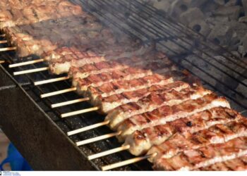 Πανηγύρια: Δεν υπάρχει νέα ρύθμιση που να απαγορεύει τις ψησταριές