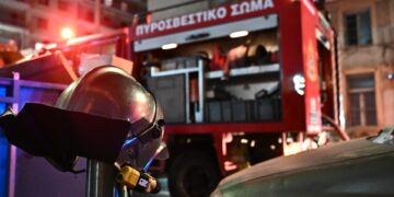 Φωτιά σε όχημα της Αεροπορίας Στρατού με 13 επιβάτες