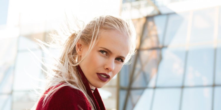 Έγινε έξαλλη όταν ανακάλυψε την απιστία του συντρόφου της