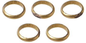 Ερασιτέχνης ανιχνευτής μετάλλων ανακάλυψε τυχαία χρυσή βέρα του 18ου αιώνα