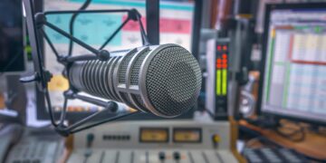 Στα ερτζιανά ο Όμιλος Φιλιππάκη με τον «Δημοκρατία FM»