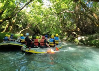 Κάναμε rafting στον Λούσιο και τον Αλφειό και ραπέλ από τη Γέφυρα του Πεντοχίλιαρου