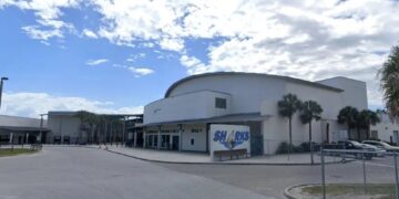 ΗΠΑ: Δασκάλα στη Φλόριντα συνελήφθη για σχέση με μαθητή της