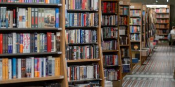 Βιβλιοπωλεία έλαβαν κατάλογο βιβλίων που πρέπει να καταστρέψουν