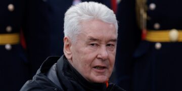 Ο δήμαρχος της Μόσχας λέει ότι η αεράμυνα κατέρριψε τρία drones που προσέγγιζαν την πρωτεύουσα