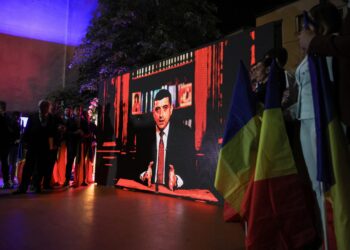 Το 42,3% των ψήφων κερδίζει ο ακροδεξιός Σιμιόν, στο 50% της ενσωμάτωσης