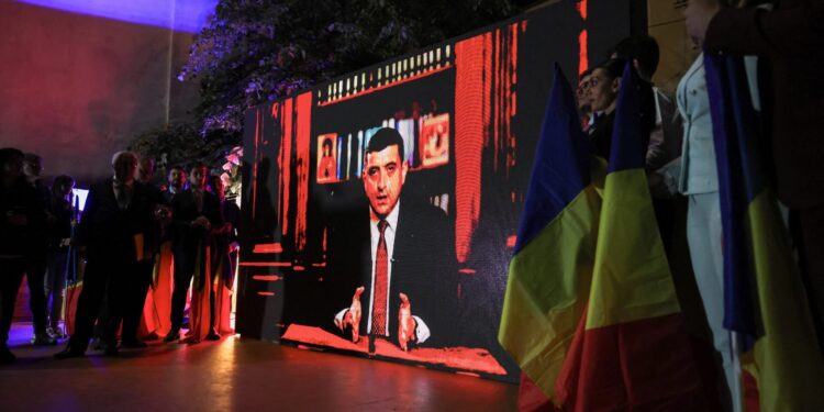 Το 42,3% των ψήφων κερδίζει ο ακροδεξιός Σιμιόν, στο 50% της ενσωμάτωσης