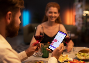 Η πεθερά της χρησιμοποιούσε δικές της φωτογραφίες σε εφαρμογές γνωριμιών