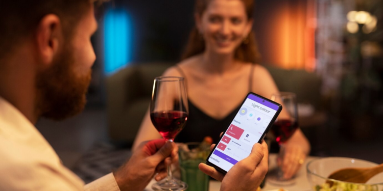 Η πεθερά της χρησιμοποιούσε δικές της φωτογραφίες σε εφαρμογές γνωριμιών