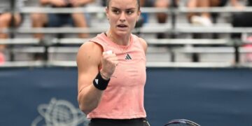 Νίκησε με ανατροπή την Μάγια Χβαλίνσκα και πέρασε στο κυρίως ταμπλό του τουρνουά της Ρώμης