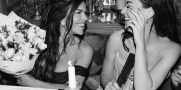 Στο Παρίσι με τις διάσημες φίλες της για το μπάτσελορ πάρτι