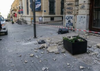 Περιορισμένης έκτασης ζημιές σε ετοιμόρροπα κτίρια μετά τον σεισμό των 6,1 Ρίχτερ