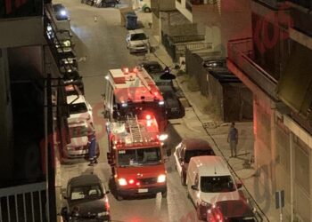 Σεπόλια: Φωτιά σε εγκαταλελειμμένο κτίριο