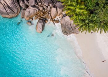 Πάμε για βουτιές στα πιο εξωτικά νησιά του κόσμου