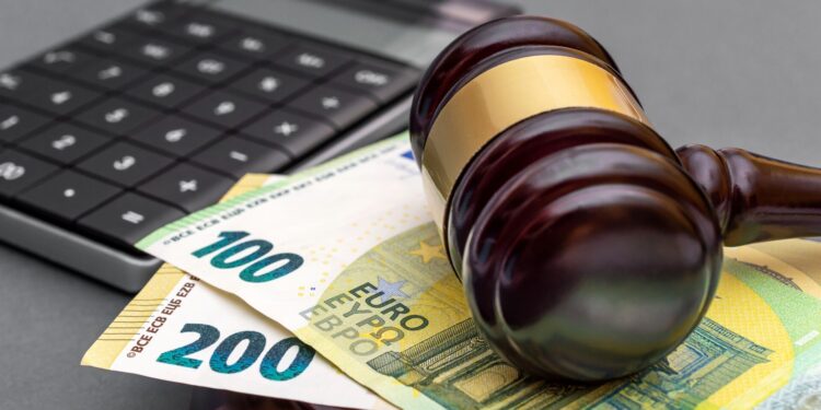 Πρότυπη Δίκη για 13ο – 14 μισθό και αγωγές για 13η – 14η σύνταξη: «Βόμβα» 4 δισ. ευρώ