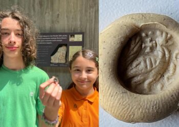 Ένας 10χρονος ανακάλυψε τυχαία κοντά στο σπίτι του ένα αρχαίο δαχτυλίδι-σφραγίδα