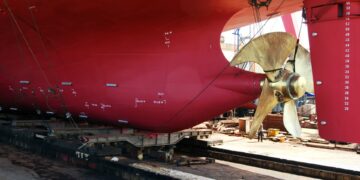 Ναυτιλία: «Βολές» στη Ν. Κορέα από τη… ναυμαχία μεταξύ ΗΠΑ