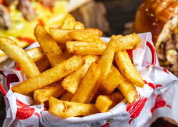 Συνταγή για να φτιάξετε τις πιο νόστιμες τηγανητές πατάτες στο σπίτι με 5 υλικά