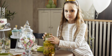 Είπε στην κόρη του ψέματα ότι η μαμά της έχει πεθάνει