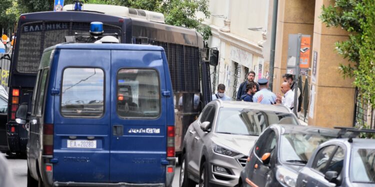 Νομική: Σε συλλήψεις μετατράπηκαν 6 από τις 7 προσαγωγές