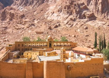 «Οι μοναχοί γίνονται φιλοξενούμενοι στο σπίτι τους», λέει ο Αρχιμανδρίτης Πορφύριος