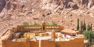 «Οι μοναχοί γίνονται φιλοξενούμενοι στο σπίτι τους», λέει ο Αρχιμανδρίτης Πορφύριος