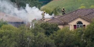 Καλιφόρνια: Αεροπλάνο συνετρίβη σε γειτονιά