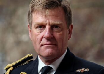 Βρετανία: Σάλος στο Πολεμικό Ναυτικό με τον Αρχηγό του στόλου να βγαίνει σε διαθεσιμότητα