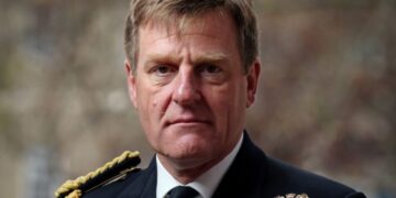 Βρετανία: Σάλος στο Πολεμικό Ναυτικό με τον Αρχηγό του στόλου να βγαίνει σε διαθεσιμότητα