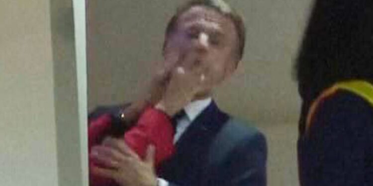 Μακρόν για το «χαστούκι» της Μπριζίτ: «Ήταν απλώς ένα πείραγμα μεταξύ μας