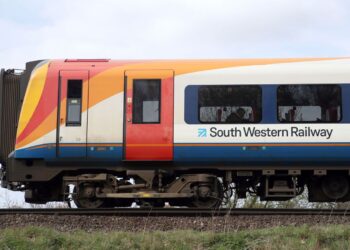 Βρετανία: Αρχίζει η επανεθνικοποίηση των σιδηροδρόμων