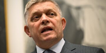 Ο Φίτσο συγκάλεσε υπουργικό συμβούλιο στην περιοχή όπου δέχθηκε την επίθεση πριν από έναν χρόνο