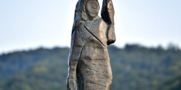 Το άγαλμα της Μελάνια Τραμπ εξαφανίστηκε μυστηριωδώς