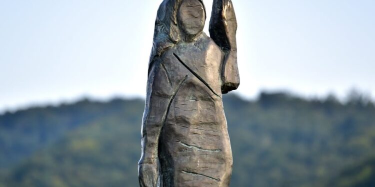 Το άγαλμα της Μελάνια Τραμπ εξαφανίστηκε μυστηριωδώς