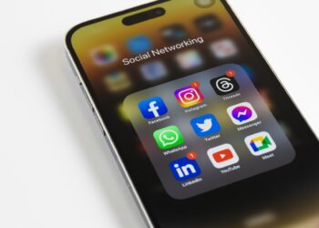 Ελλάδα, Γαλλία και Ισπανία πιέζουν για ηλικιακούς περιορισμούς στα social media