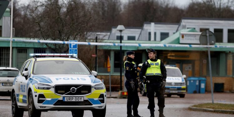 Ο διπλωμάτης που ήταν ύποπτος για κατασκοπεία είναι νεκρός, σύμφωνα με τα ΜΜΕ και την κυβέρνηση